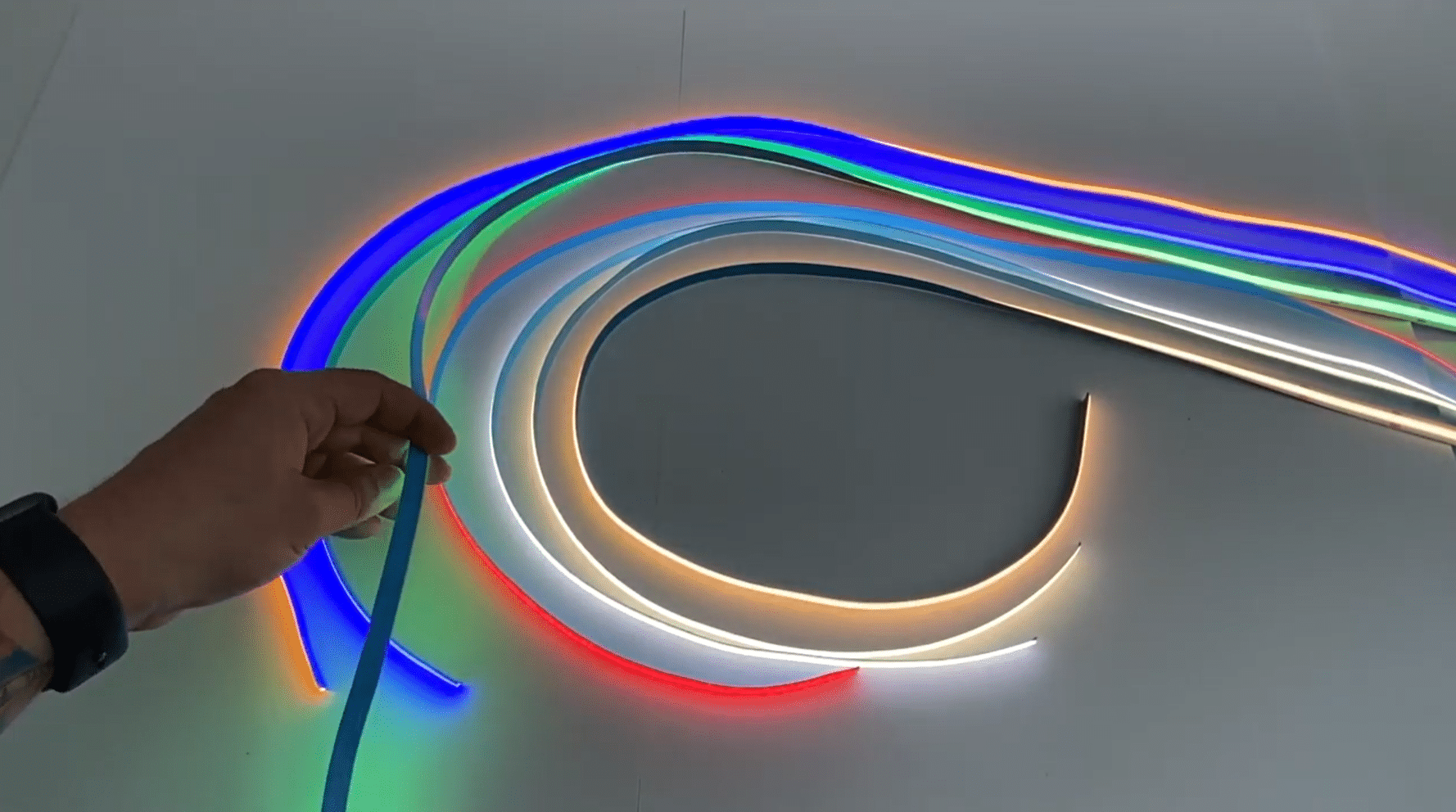 Completely smooth COB LED strip light